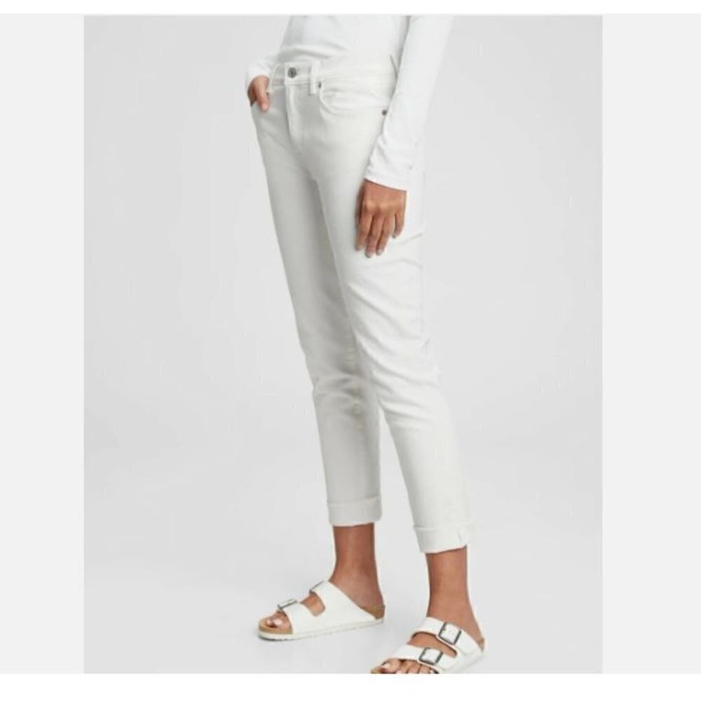 GAP Mid-Rise White Girlfriend Plus Size 18/34 Jeans RETAIL $80